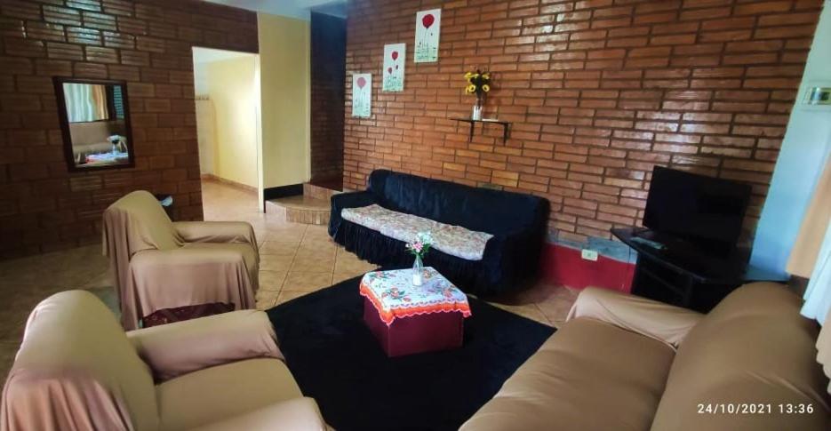 Iguazu Alojamiento "La Casa" Puerto Iguazu Exterior photo