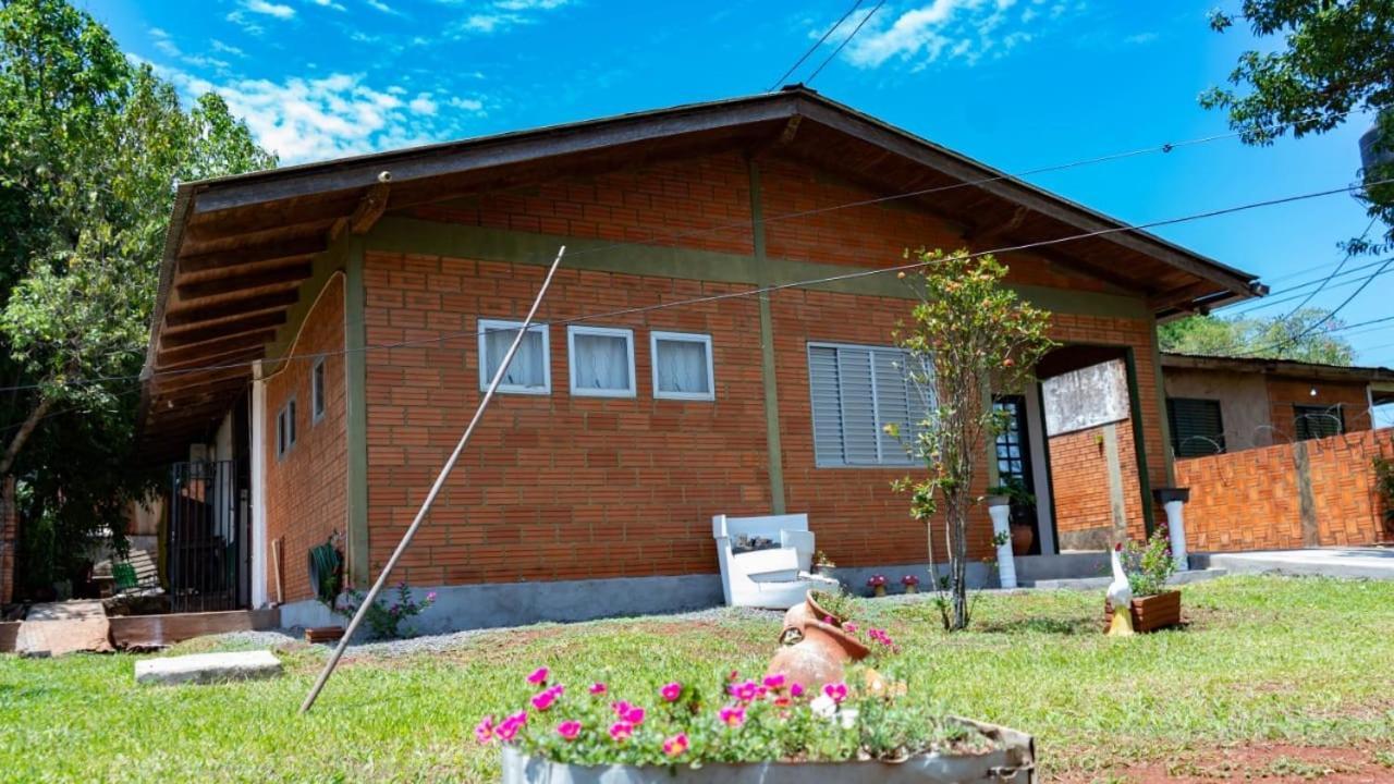 Iguazu Alojamiento "La Casa" Puerto Iguazu Exterior photo